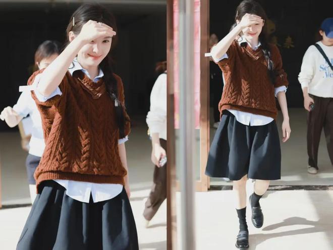 针织衫叠穿搭配减龄又靓丽章若楠演绎时尚:衬衫与(图3) 针织衫叠穿搭配减龄又靓丽章若楠演绎时尚:衬衫与(图3)